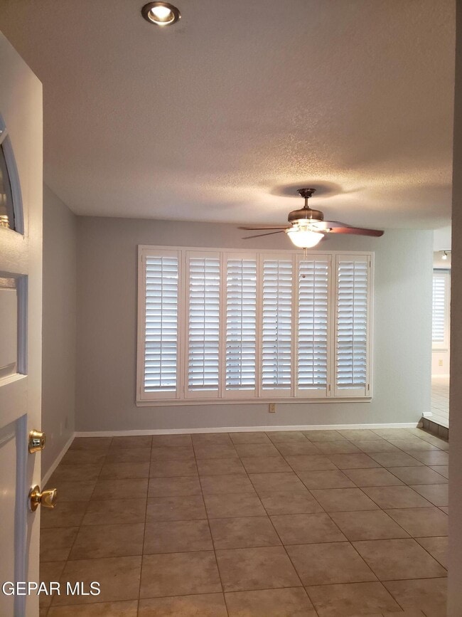 Building Photo - 4365 Loma De Oro Dr