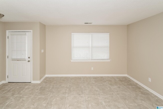 Building Photo - 525 Oak Crest Dr