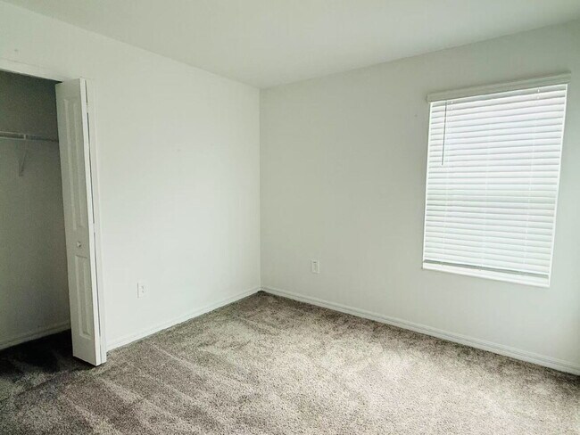 Building Photo - 644 Reggie Rd