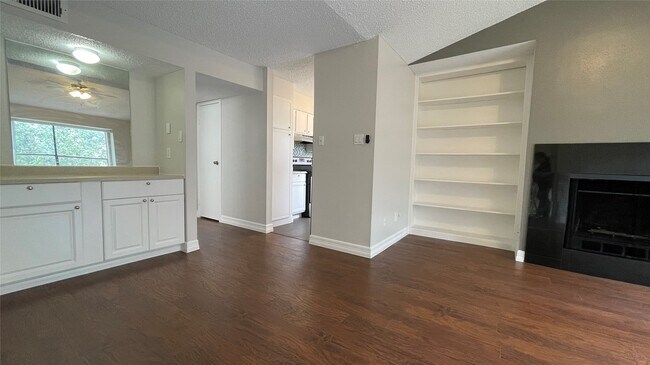 Building Photo - 6701 Sands Point Dr