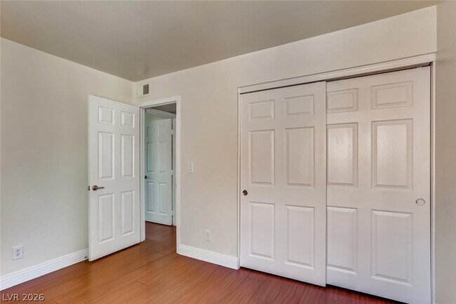 Building Photo - 5229 Indian River Dr