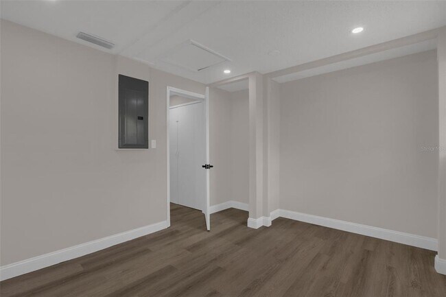 Building Photo - 518 Lavon Dr