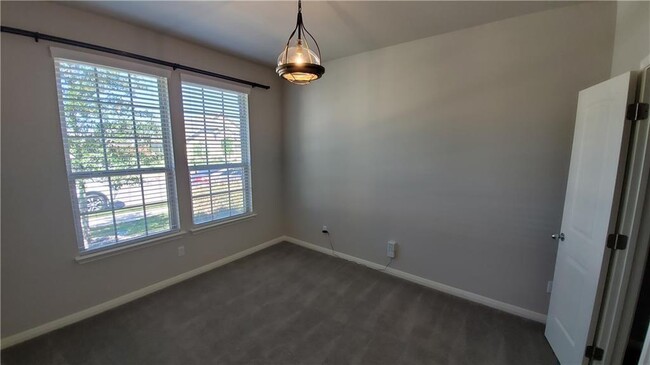 Building Photo - 524 Palmilla St