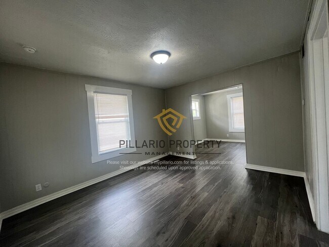 Building Photo - Cozy Anderson 2 Bedroom/1 Bathroom Cottage...