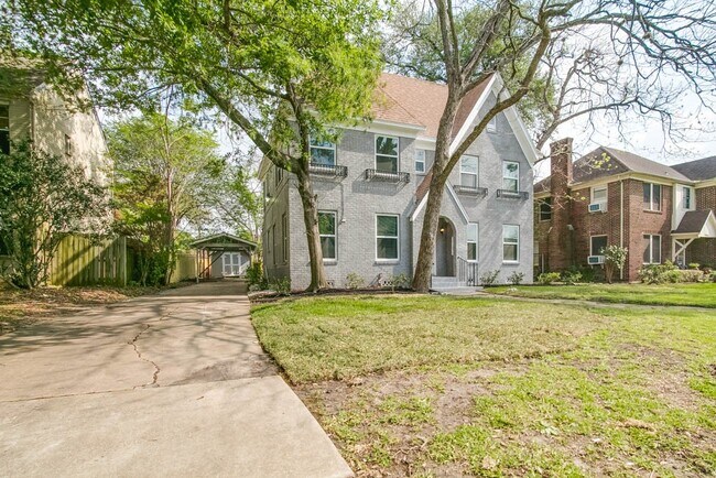 Building Photo - 3321 Charleston St