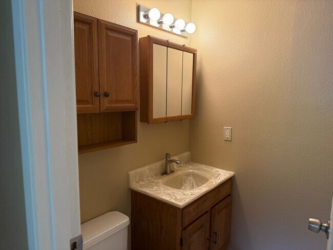 Building Photo - Newly Remodled 3 bed, 2 baths Edmonds Cond...
