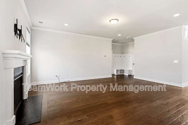 Building Photo - 233 Seaworthy St