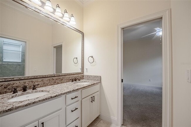 Building Photo - 6658 Cres Woods Cir