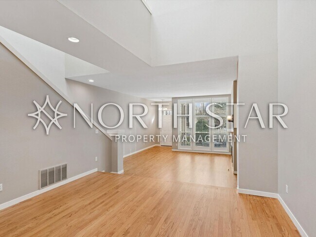 Building Photo - First Addition Townhome in Prime Location