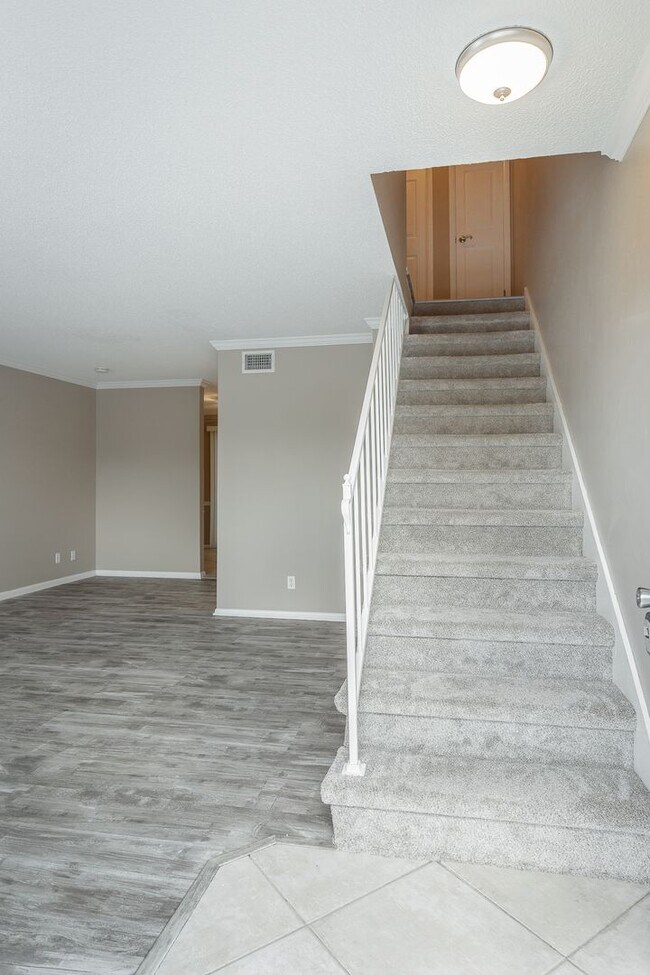 Building Photo - 741 S Germantown Cir