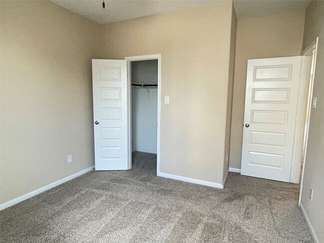 Building Photo - 10418 Quiet Courtyard Rd