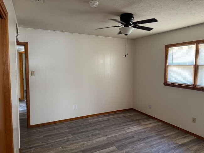 Building Photo - 1509 S Avenue F
