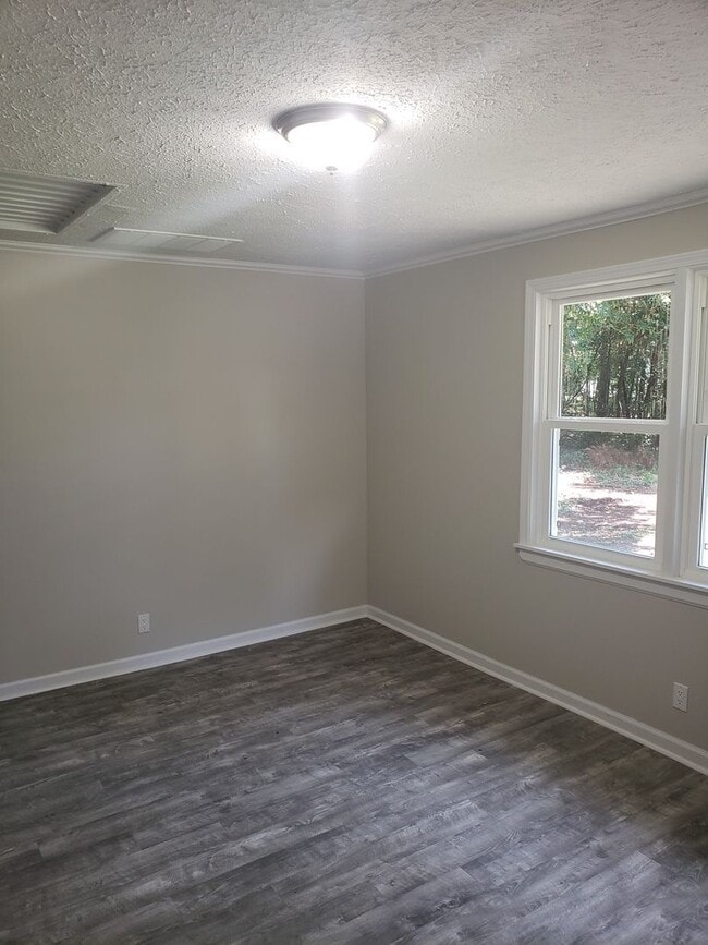 Building Photo - 7 Country Squire Ct