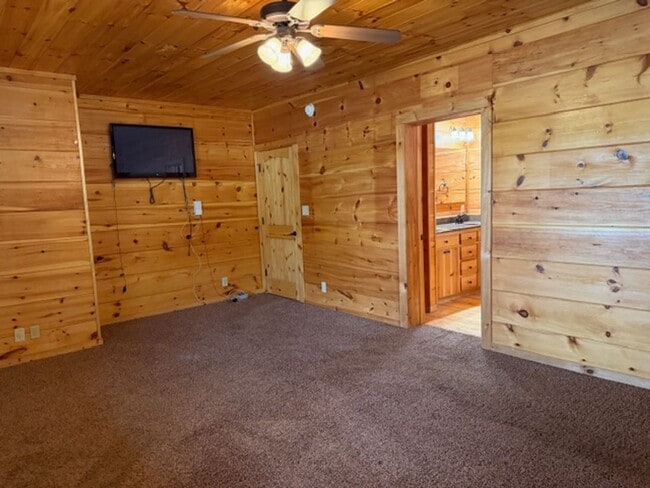 Building Photo - Sevierville 37876 - 3 bedroom, 3.5 Bath, 2486 sq. ft. Cabin and a 672 sq. ft. Studio above garage...