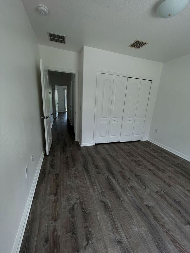 Building Photo - Beautifully Updated 3-Bedroom Townhouse in...