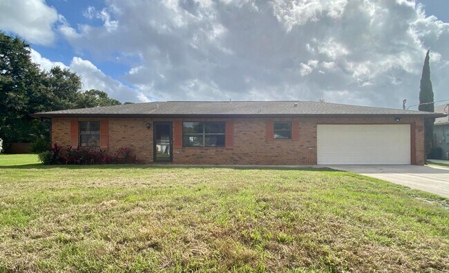 Building Photo - 5045 Mayflower St