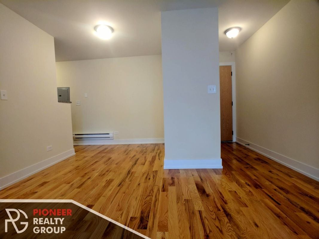 Building Photo - 555 W Arlington Pl