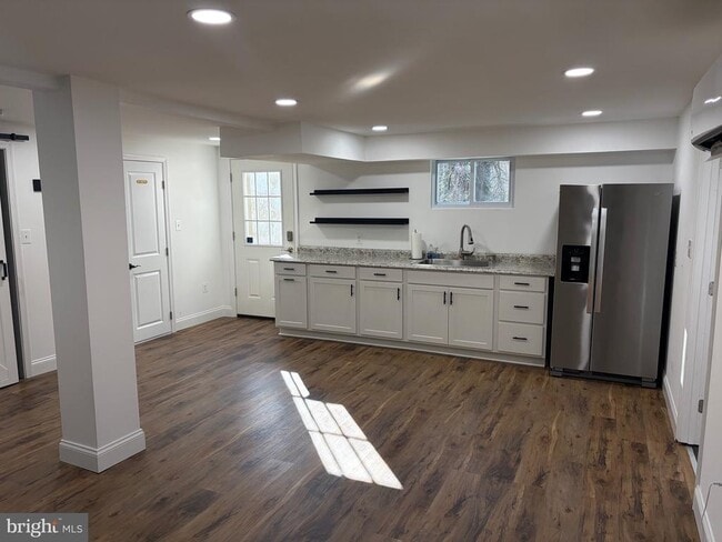 Building Photo - 1806 Johnson Rd