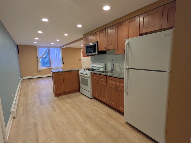 Building Photo - 510 W 45th St