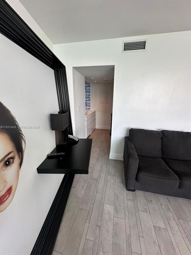 Building Photo - 1100 West Ave