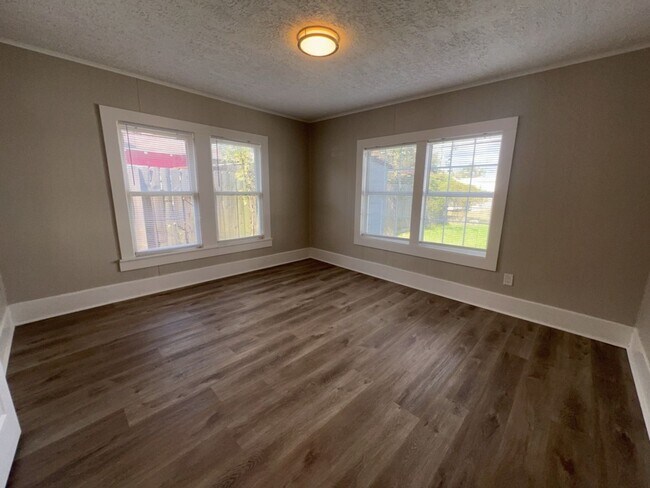 Building Photo - 6915 Avenue L