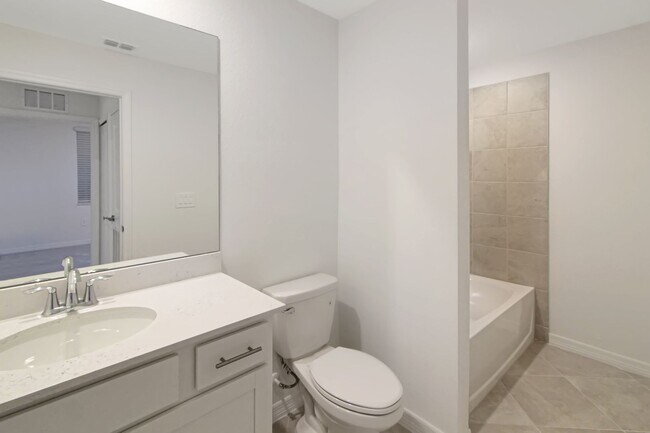 Building Photo - Wellen Park Golf and Country Club Annual Condo for Rent