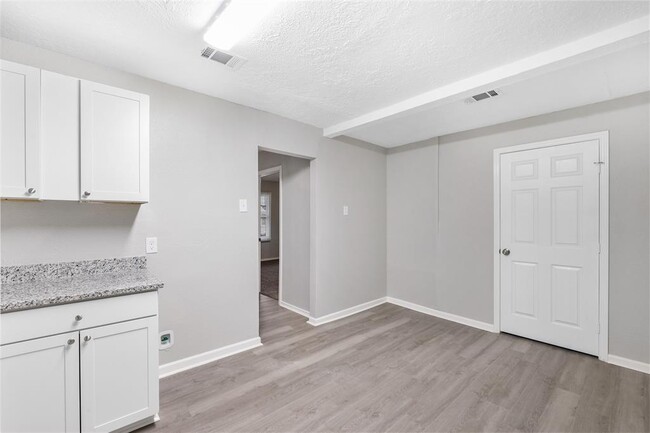 Building Photo - 7343 Krueger Rd