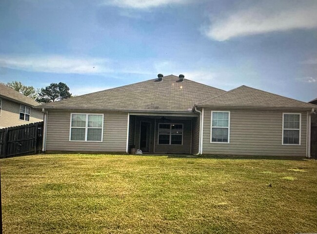 Building Photo - Beautiful rancher in Harvest