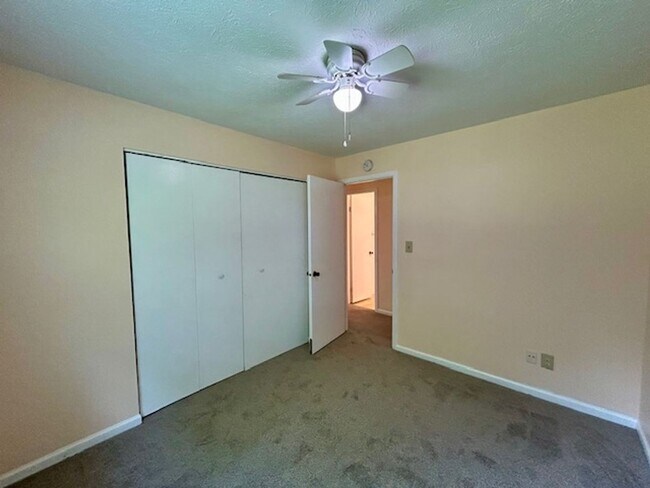 Building Photo - Charming 3-Bedroom Ranch on Quiet Cul-de-S...