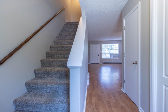 Building Photo - 1635A W Amos Dr