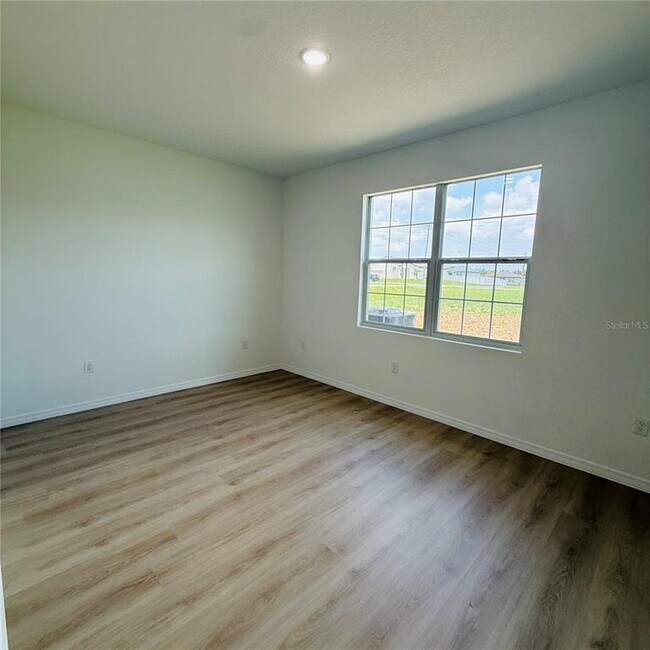 Building Photo - 602 Desmoines Ct