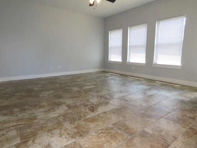 Building Photo - Bullard ISD! Gorgeous 2 Bedroom, 1 Bath Du...