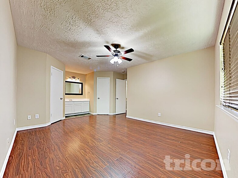 Building Photo - 2803 Jeb Stuart Dr