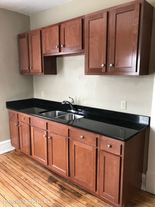 Building Photo - 1749 Wordsworth Ave W