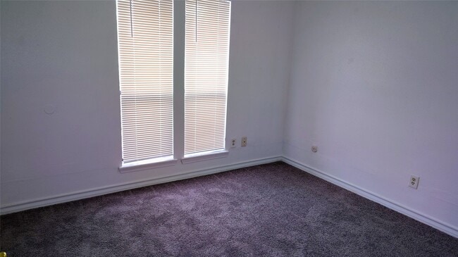 Building Photo - 10150 Valley Club Dr