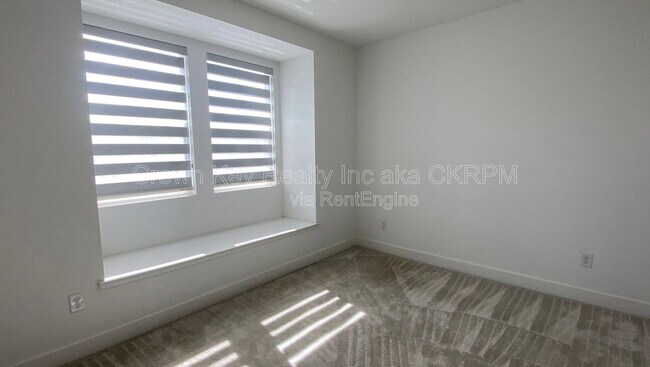 Building Photo - 1363 S Shields Ave