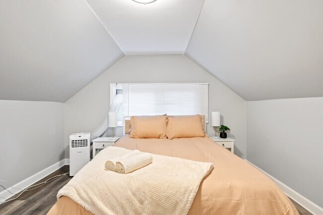 Building Photo - 5840 81st Pl