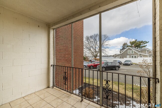 Building Photo - 185 Melba St