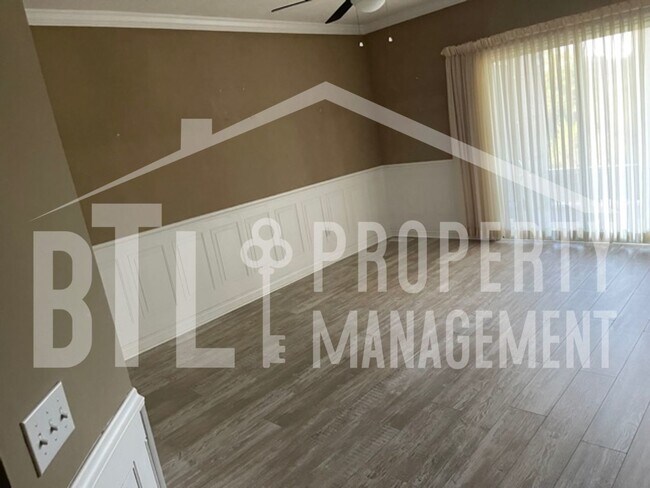Building Photo - Beautiful Two Bedroom Condo in Palace View Place