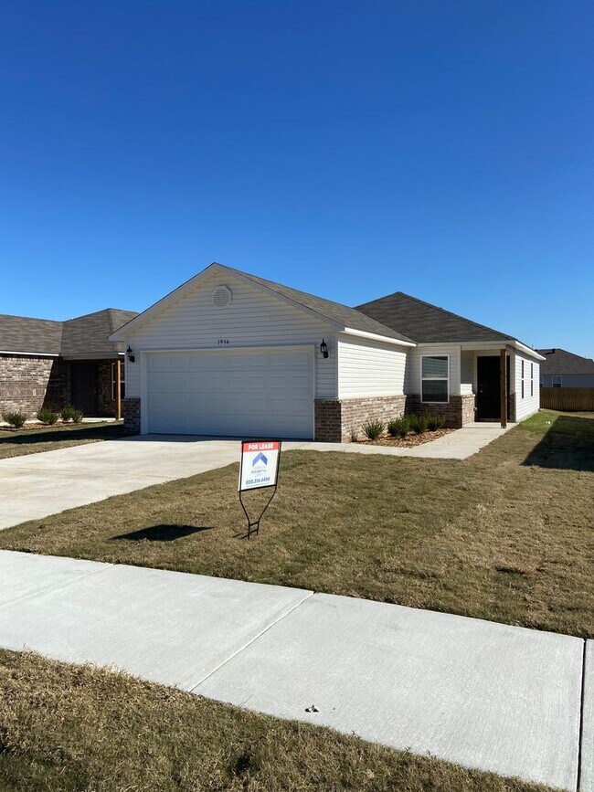 Building Photo - *Pre-leasing* Three Bedroom | Two Bath Home in Faulkner Crossing