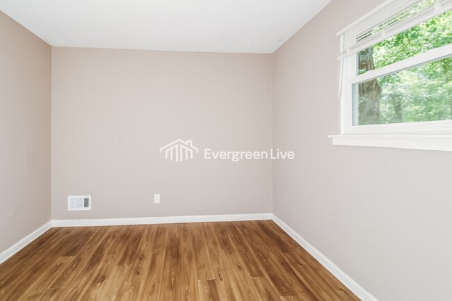 Building Photo - 1022 Birchwood Dr