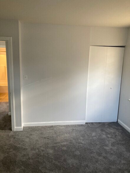 Building Photo - 321 Ridgedale Rd