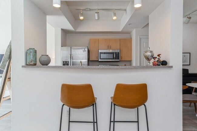 Building Photo - 533 NE 3rd Ave