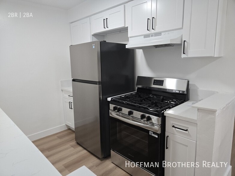 Building Photo - 8206 Romaine St