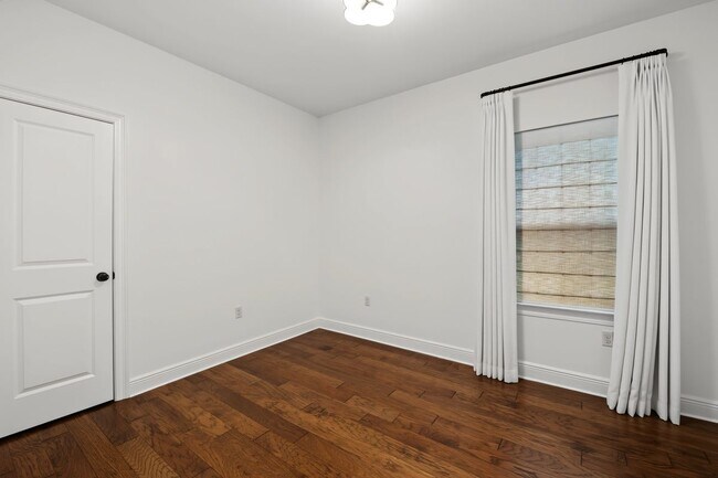 Building Photo - 404 Golden Leaf Ct