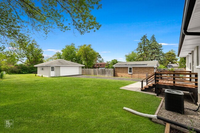 Building Photo - Gorgeous 3 Bedroom Home in Wauconda!