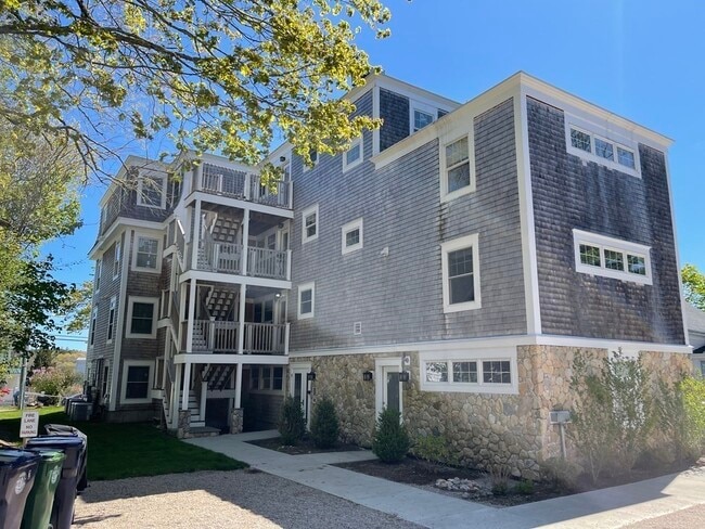 Building Photo - 324 Front St
