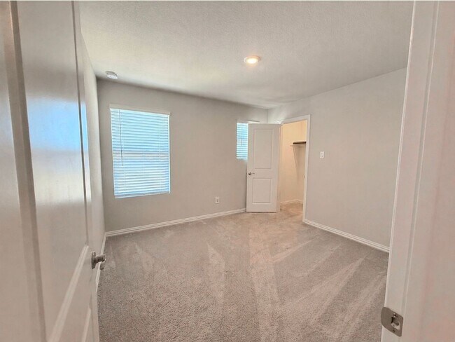 Building Photo - 3313 Sedge Grass Dr