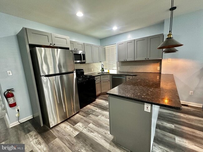 Building Photo - 542 Stanbridge St