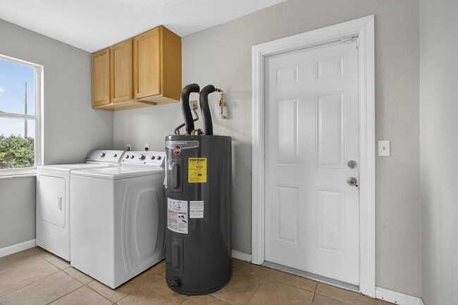 Building Photo - 16932 Okeechobee Blvd